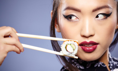 Want To Get Closer To Someone? Science Suggests To Eat The Same Food - World Of Buzz