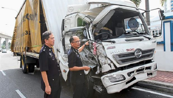 Teenager took GTA to another level with stolen truck - World Of Buzz 4