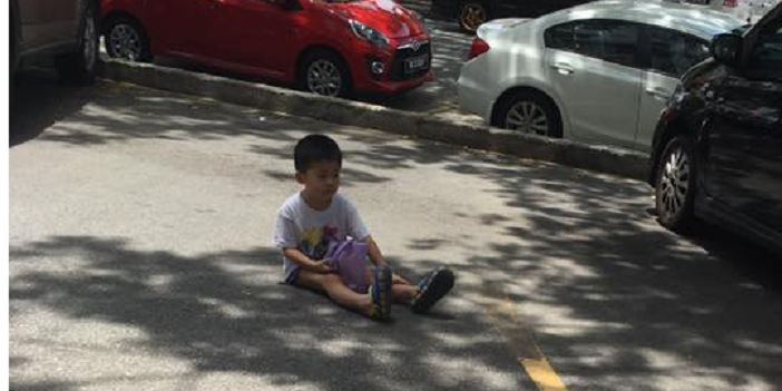 Mother Leaves Son Sitting On Road, The Reason Will Make Your Blood Boil - World Of Buzz 2