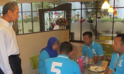 Government Workers Caught Having Breakfast And Shopping During Work Hours! - World Of Buzz 4