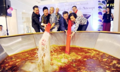 Malaysia Set Record for "Biggest Laksa", Throws Away The Whole Thing - World Of Buzz
