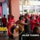 Red Shirts Forces Elderly Man Who Supports Bersih 5 To Put On Red Shirt - World Of Buzz 3