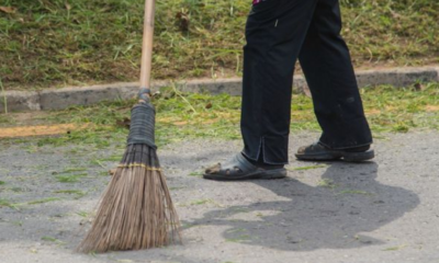 Kindhearted Malaysian Man Starts Sweeping The Road Voluntarily, The Reason Why Is So Sweet - World Of Buzz 2