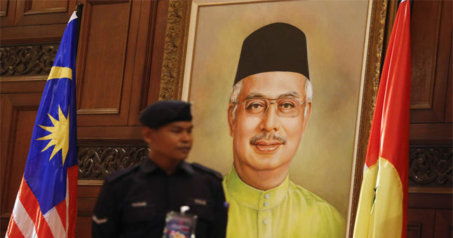 Najib's Portrait Taken Down In International Expo For Embarrassing Malaysia - World Of Buzz 6