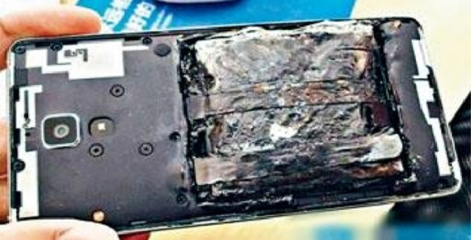 Xiaomi Smartphone Lying Idle On Table Suddenly Explodes - World Of Buzz 4