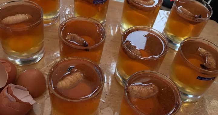 Malaysian Chinese Wedding Game Tradition Have Grooms-men Gulping Worms - World Of Buzz