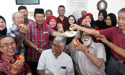 Mosque in Kuala Lumpur Welcomes All Races and Religions to Their Chinese New Year Open House - World Of Buzz 3