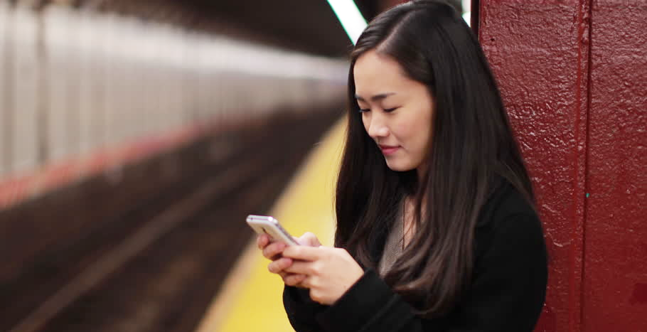 14 Year Old Girl's Spine Severely Damage After Excessive Phone Use - World Of Buzz 4