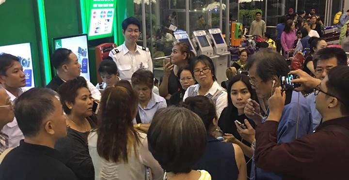 Unregistered Company Rips Off 2,000 Thai Tourists, Leaves Them Stranded at Airport - World Of Buzz 2