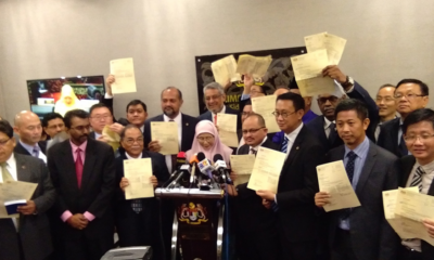 Chaos at Dewan Rakyat as Motion to Discuss the 1MDB Scanal was Rejected - World Of Buzz 3