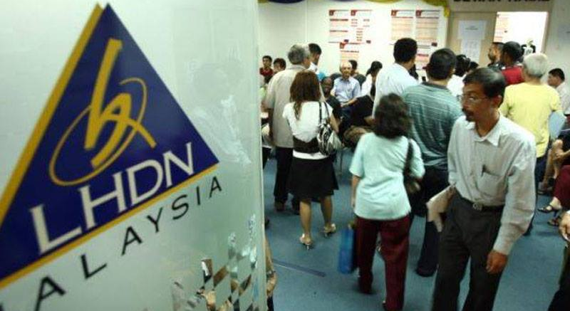 Terrengganu woman urged to pay her dead husband's taxes... but he's not dead? - World Of Buzz 2