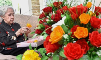 This 95-Year-Old from Penang Raised RM53K for Charity by Making Paper Flowers - World Of Buzz 3