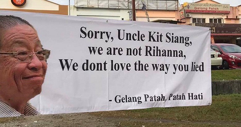 Banners with Pop Song Lyrics Targeting Lim Kit Siang Mysteriously Appear in Gelang Patah - World Of Buzz 5