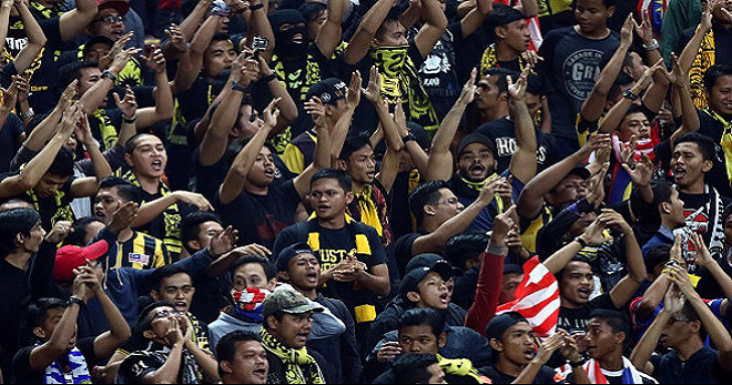 Malaysia and Indonesian Football Coaches Tell Fans to Behave Themselves During Semi-Finals - World Of Buzz 1