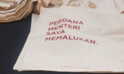 Shopping Bags Printed with "My Prime Minister is Embarrassing" Spotted in Petaling Jaya Mall - World Of Buzz 4