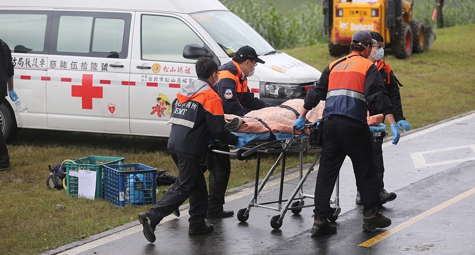 Superstitious Lady Stops Ambulance from Passing Her House, Causes Injured Man to Die - World Of Buzz 5