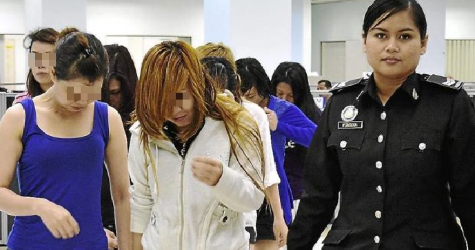 Girl Arrested by Immigration Officers After Failing to Sing 'Negaraku' - WORLD OF BUZZ 2