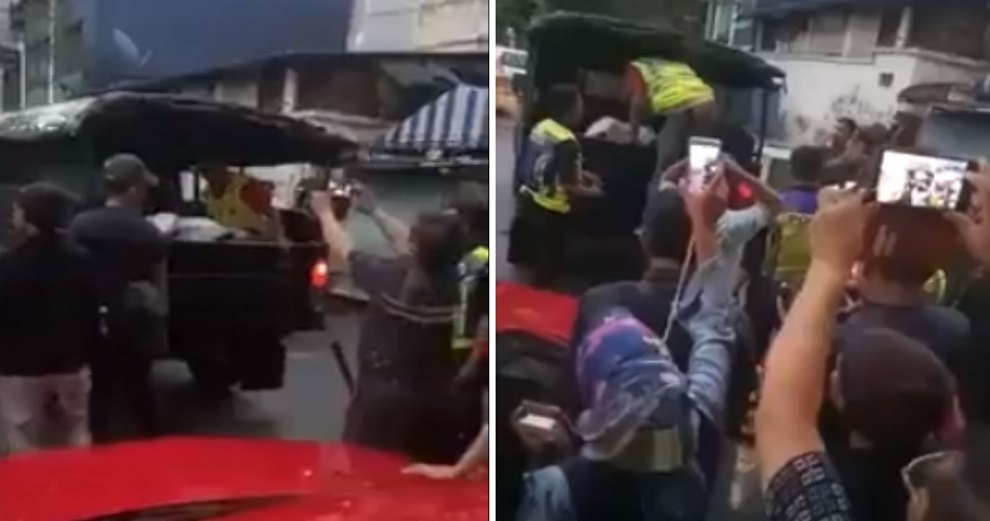Group of People Rush to Record Body of Murdered Woman Transported from Kg Baru Hotel - WORLD OF BUZZ 4