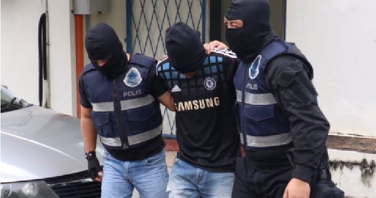 Police Arrest Man Breaking in At Bangi Home, Discovers Suspect is Colleague - WORLD OF BUZZ 3