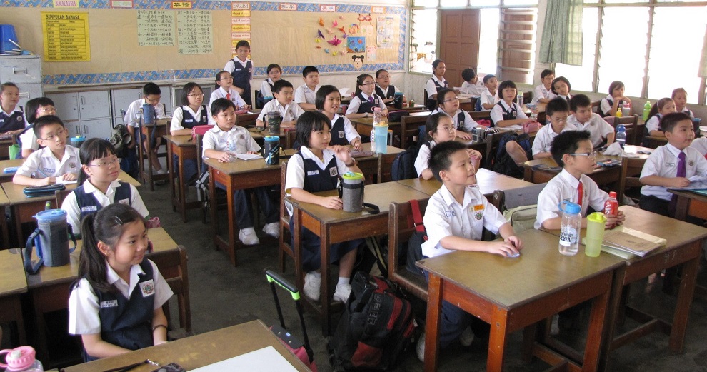 Primary School Student Hires Woman From Dating App to Be His 'Mother' at Parent-Teacher Meeting - WORLD OF BUZZ 2