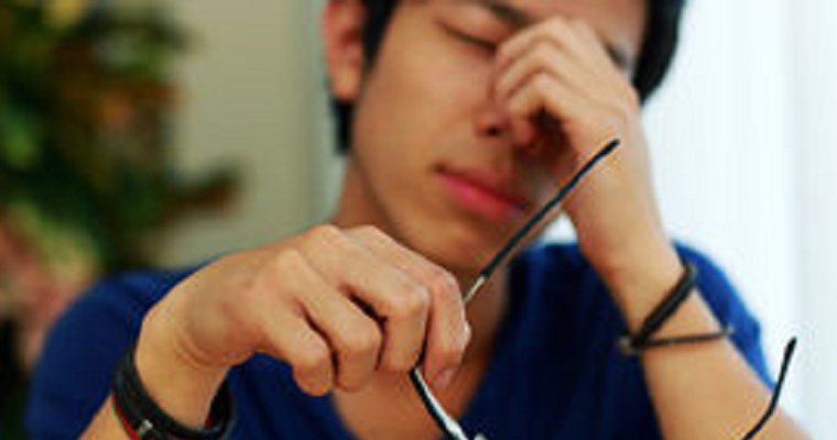 Young Man Develops Cataracts After Regularly Using Eye Drops for 6 Months - WORLD OF BUZZ 3