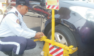 Angry Driver Sprays MPSJ Officer with Corrosive Liquid After Getting Car Clamped - WORLD OF BUZZ 2