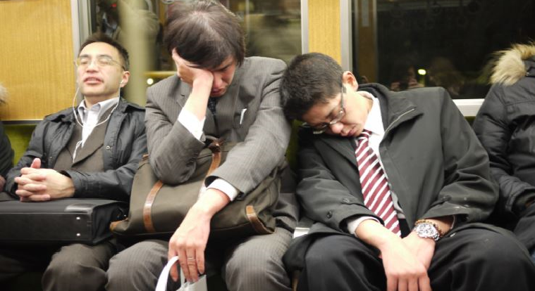 Experts Say Malaysians Who OT More Likely to Have Mental Issues and Die Early - WORLD OF BUZZ 2