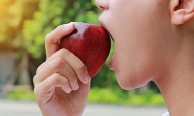 Eating Tomatoes and Apples Help Smokers Repair Damaged Lungs, Study Suggests - WORLD OF BUZZ 2