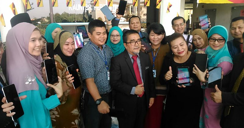 Here's What BN Has to Say About The Issue of The "Overpriced" Teacher Tablets - WORLD OF BUZZ 6