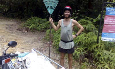 This Man Volunteers to Clean Up Waterfall in Perak, Puts Malaysians to Shame - WORLD OF BUZZ
