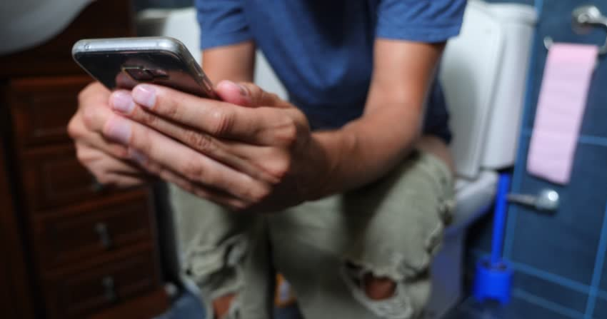 Man's Rectum Slips Out Anus After Sitting in Toilet For 30 Minutes - WORLD OF BUZZ 4
