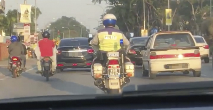 Mother On the Way to Hospital Suffers Miscarriage After Nobody Gives Way - WORLD OF BUZZ