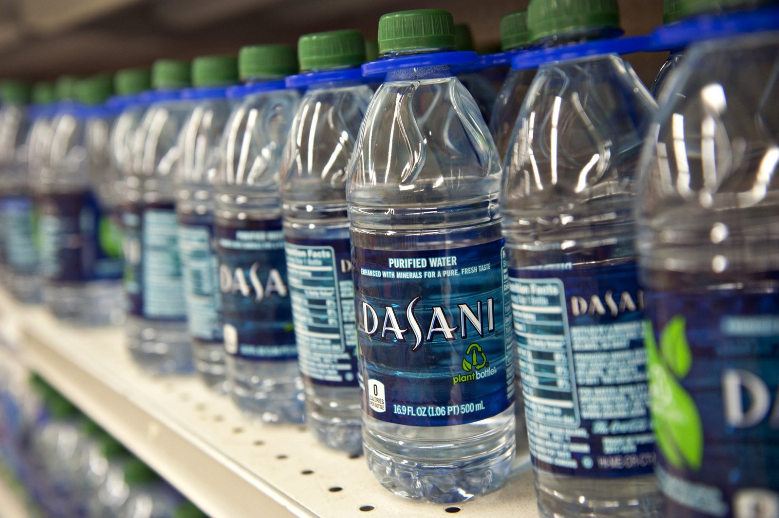 Dasani, Evian, Nestle and Other Big Brands Found to be Contaminated With Plastic Particles - WORLD OF BUZZ 2