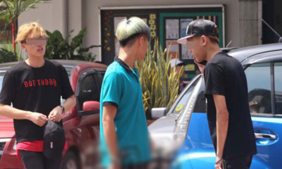 Ex-Students With Colourful Hair Gets Chased Out When Taking SPM Results in Melaka - WORLD OF BUZZ