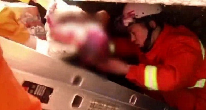 New-born Baby Gets Stuck in Cresspit After Mother Unknowingly Gives Birth In Toilet - WORLD OF BUZZ 5