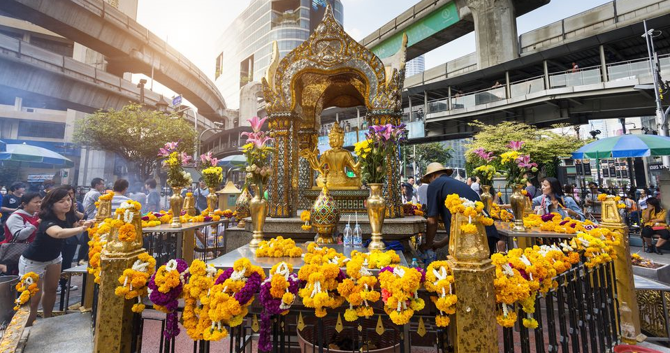You Can No Longer Light Up Incense or Candles at Bangkok's Erawan Shrine - WORLD OF BUZZ 6