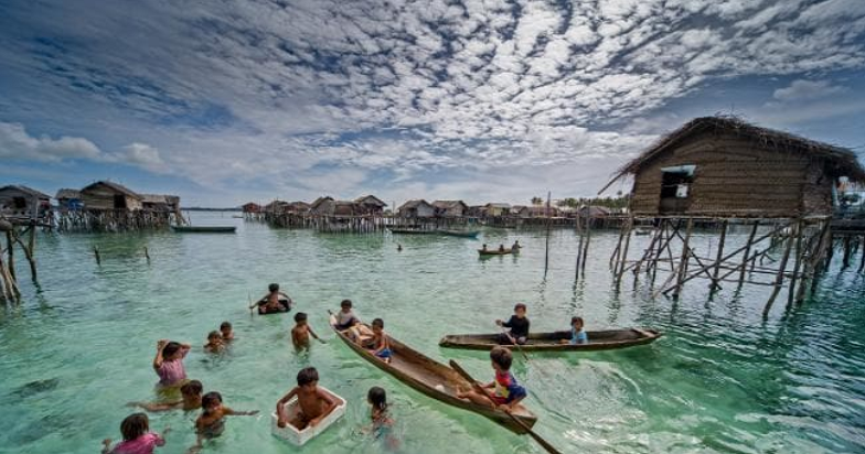 American Researchers Prove Bajau People Evolved to Survive Longer Underwater - WORLD OF BUZZ 2