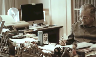 Tun Mahathir Prepares This Message For All the Young Malaysians Out There - WORLD OF BUZZ