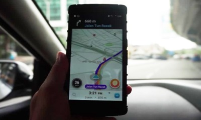 You Can Get Summoned For Holding Your Phone While Driving, Even While Using Waze - WORLD OF BUZZ 2