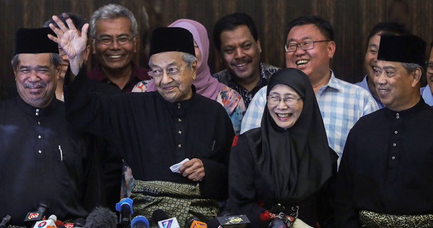 Dr M: We Will Abolish the Policy of 'Cash is King' - WORLD OF BUZZ