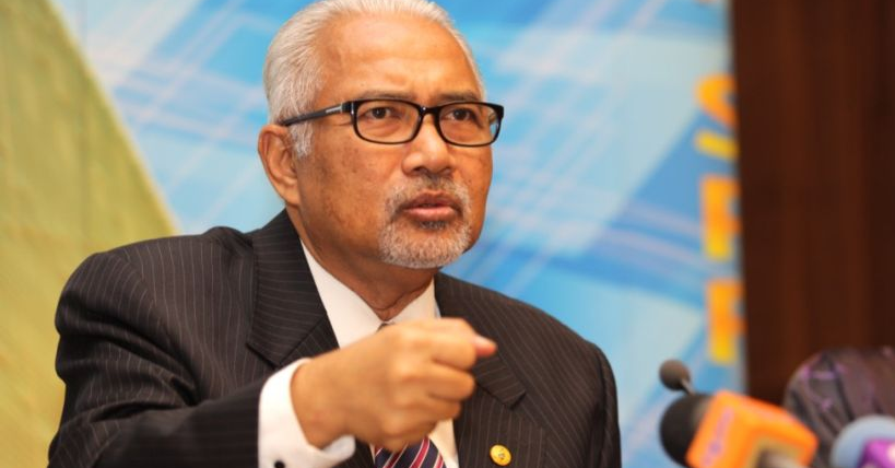 EC Chairman Congratulates DR. M, Says EC Was Fair And Just - WORLD OF BUZZ