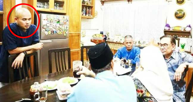 BN Supporter Seen in Close Proximity With Anwar, Claims He's Part of Media Team - WORLD OF BUZZ