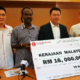 Four DAP MPs Donate Their Salaries to Help Decrease Govt's Massive Debt - WORLD OF BUZZ 1