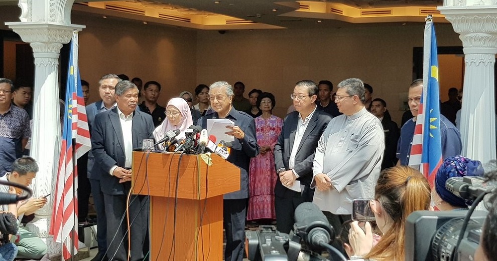 Here's What PM Tun Dr Mahathir Says The New PH Government Will Be Working on Right Now - WORLD OF BUZZ 4