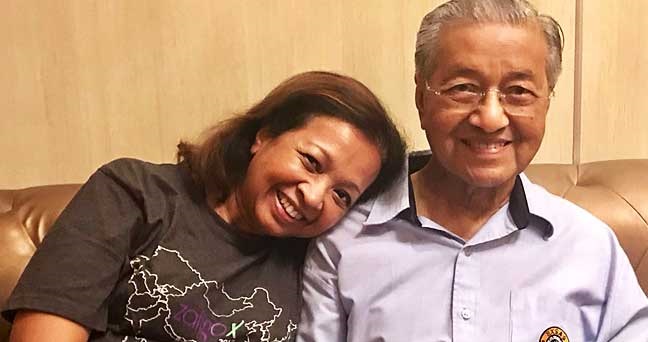 Marina Mahathir Shares Heartfelt Moments of Historical GE14 on Facebook - WORLD OF BUZZ 1