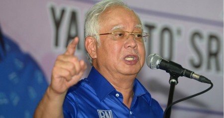 Najib Brings Softer Side In Hopes of Winning the Hearts of Malaysians - WORLD OF BUZZ