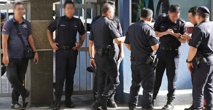 Six On-Duty Cops Rob a Coffeeshop and Grocery Store in Sg Buloh in One Night - WORLD OF BUZZ