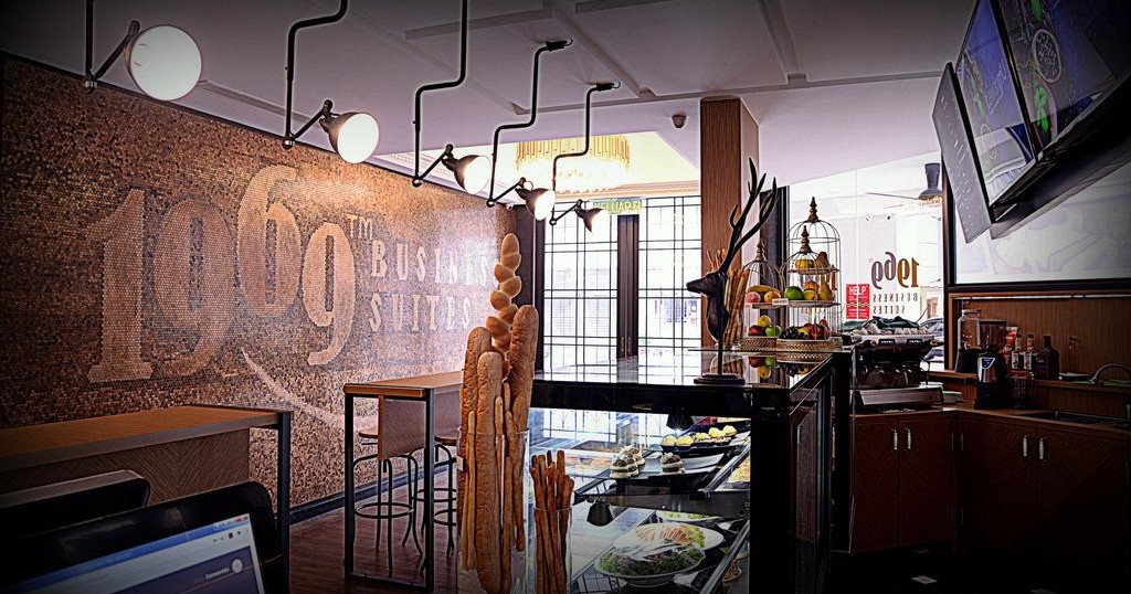 This Hotel in Ipoh Made a Wall Out of 50,000 1sen Coins, Earns Spot in M'sia's Book of Records - WORLD OF BUZZ