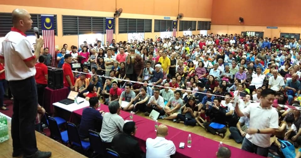 "Massive Crowd With No Citizenship Appear at DBKL After Viral FB Post Mistranslated - WORLD OF BUZZ