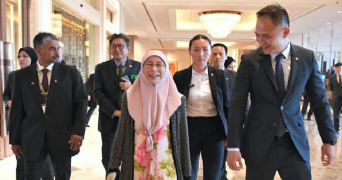 DPM Wan Azizah Flew Via Commercial Airline to Mongolia to Reduce Government Spending - WORLD OF BUZZ 4
